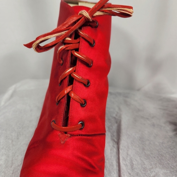 Yves Saint Laurent Rare Vintage Red Satin Freida Leather Ankle Boots Size 7.5M - Picture 3 of 13
